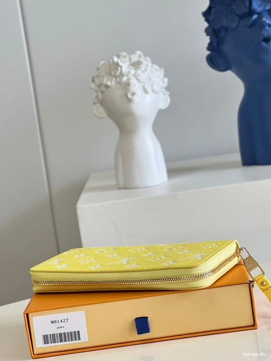 Louis ZIPPY Vuitton Wallet 0501
